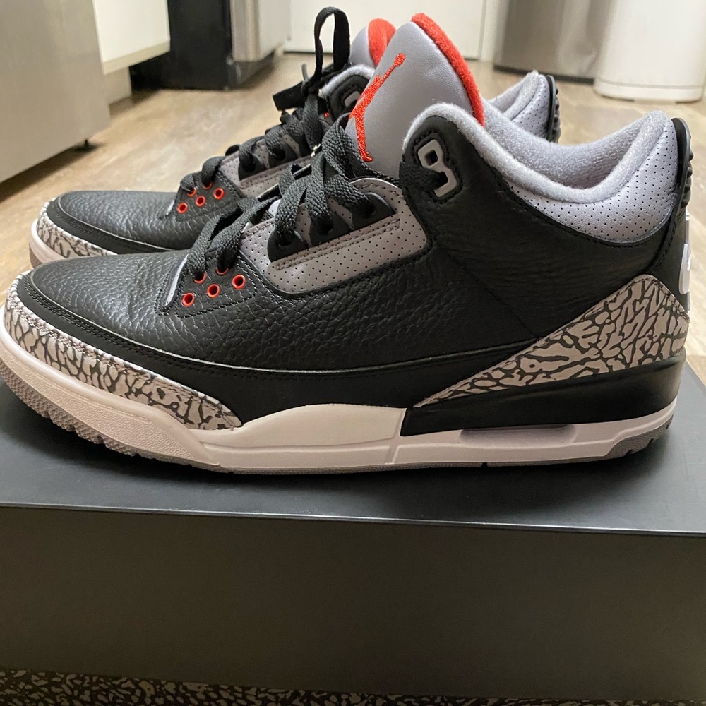 Air Jordan’s 3 OG black cement 2018 - Picture 3 of 7